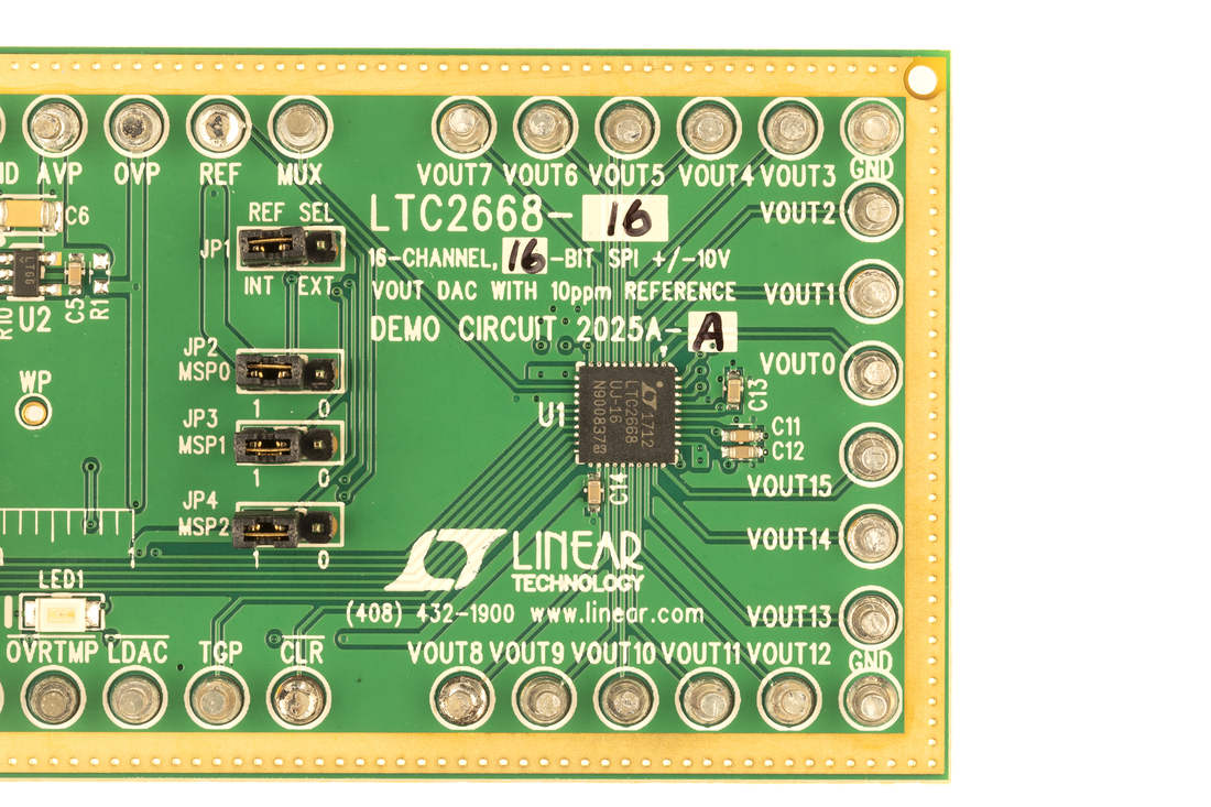 DC2025A-A Demo Board
