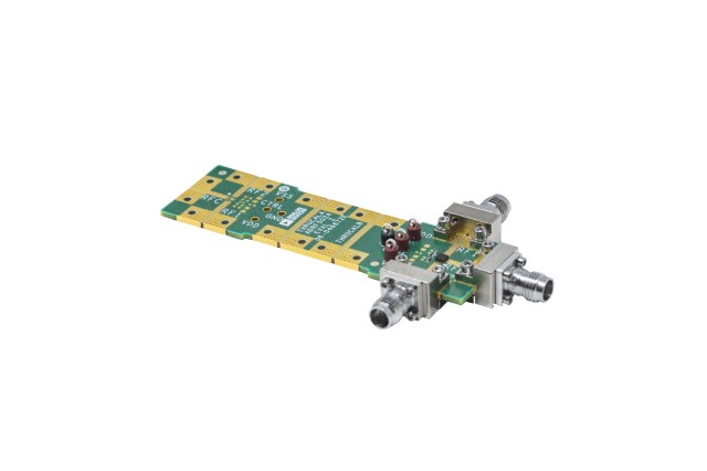 ADRF5025 Evaluation Board (angle)